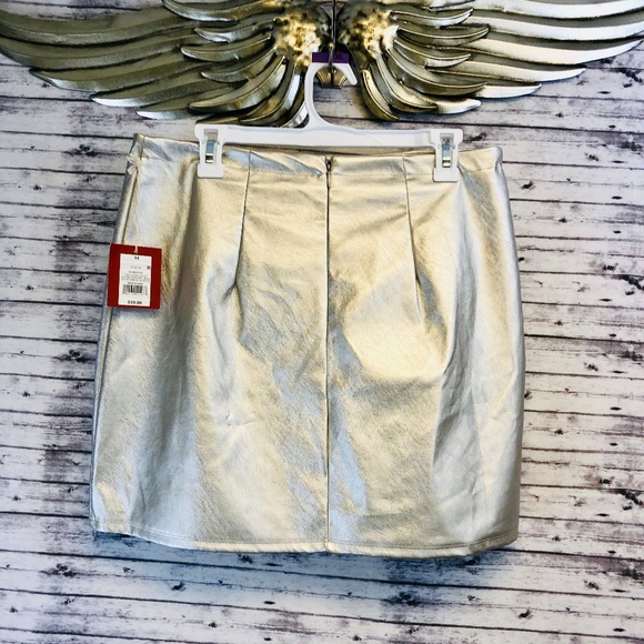 5/$25 NWT Sz 14 Faux Leather Silver Mini Skirt - Picture 2 of 8